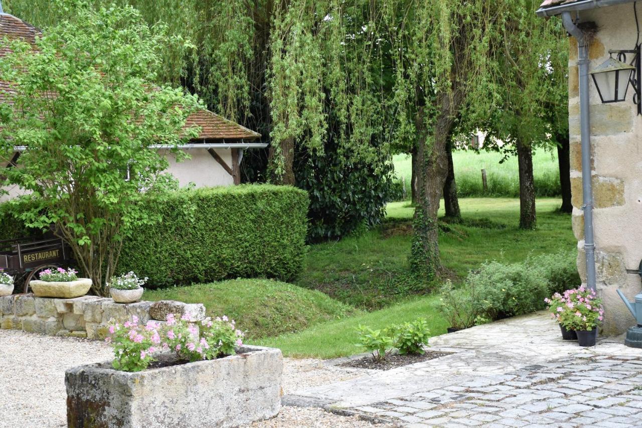 Le Petit Chateau De Sainte Colombe Bouges-le-Chateau Extérieur photo